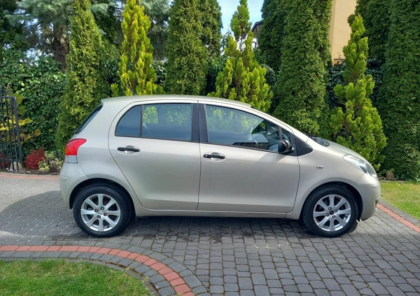 Toyota Yaris cena 18500 przebieg: 156000, rok produkcji 2009 z Kozienice małe 79